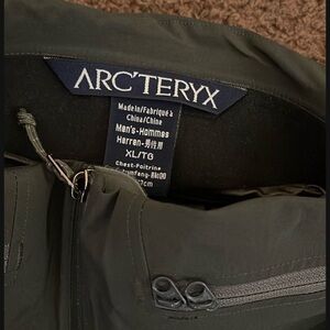 Arc'teryx Jacket in Forest Green